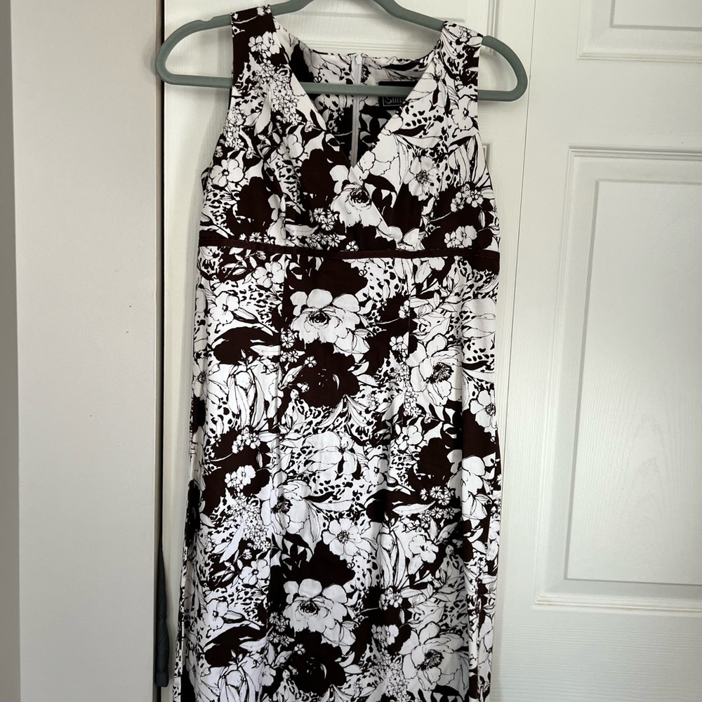 Floral Brown and White Sleeveless Dress